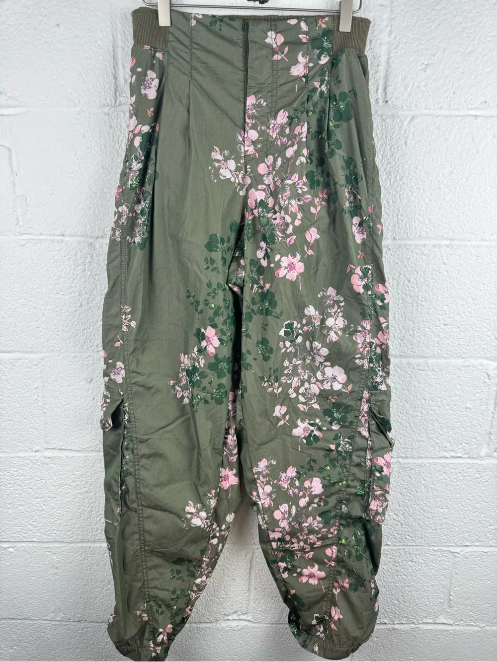 Free People Movement Mesmerize Me Printed Cargo Pants Olive Joggers Size M - Picture 3 of 10